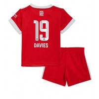 Dres Bayern Munich Alphonso Davies #19 Domaci za djecu 2022-23 Kratak Rukav (+ kratke hlače)